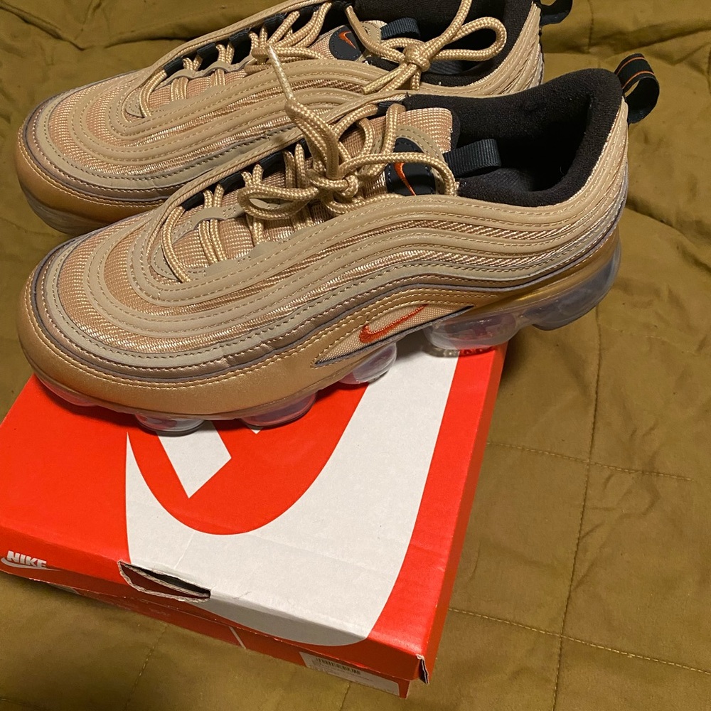 Like new only worn once AIR VAPORMAX 97 'METALLIC GOLD'